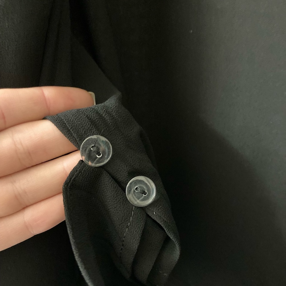 Black Wrap surplice front tie top v neck. Perfect for work! - Picture 7 of 9